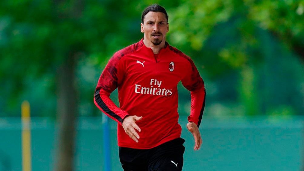 Zlatan Ibrahimovic regresó a Milán para realizarse pruebas médicas tras lesión