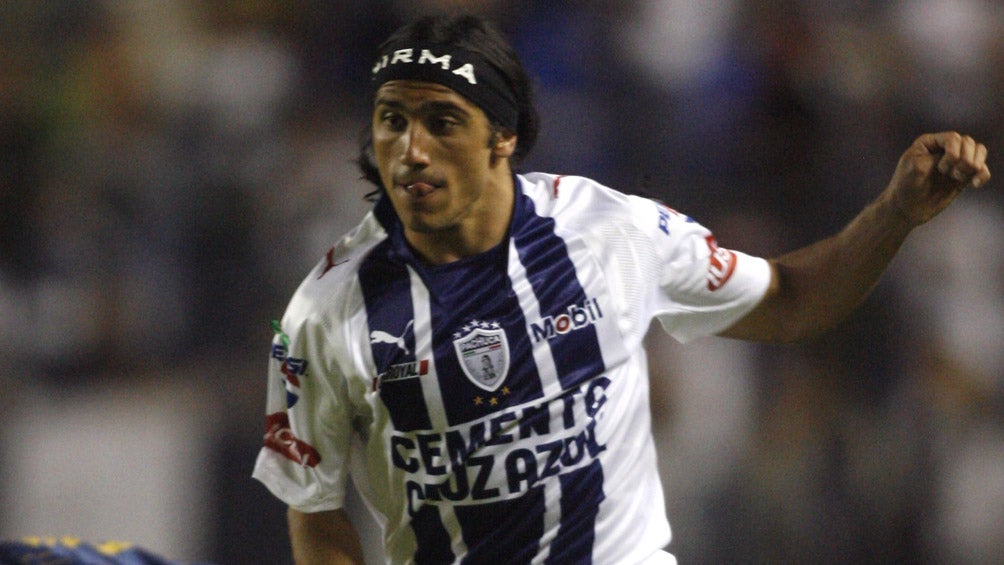 Damián Álvarez durante un duelo con Pachuca en Sudamericana