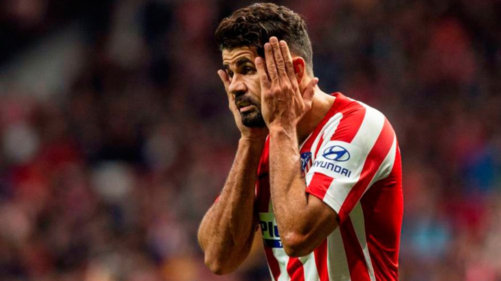 Costa se lamenta en un juego del Atlético de Madrid