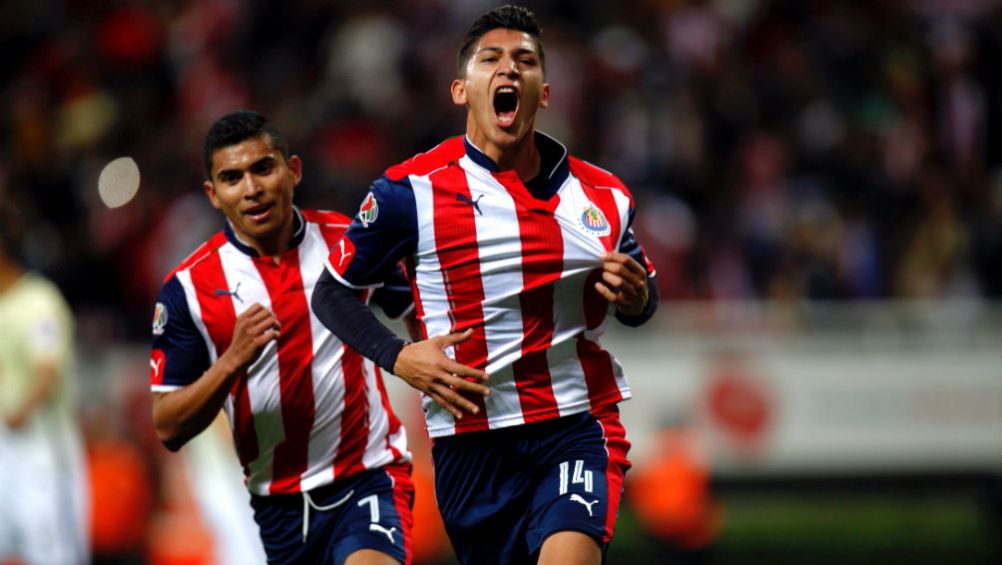  Ángel Zaldívar en celebración de gol con Chivas