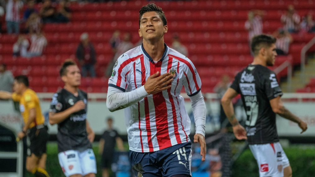 Ángel Zaldívar en celebración de gol con Chivas