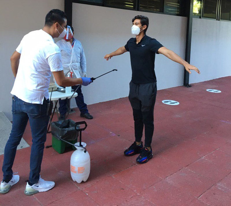 JJ Macías llega a las instalaciones de Chivas 