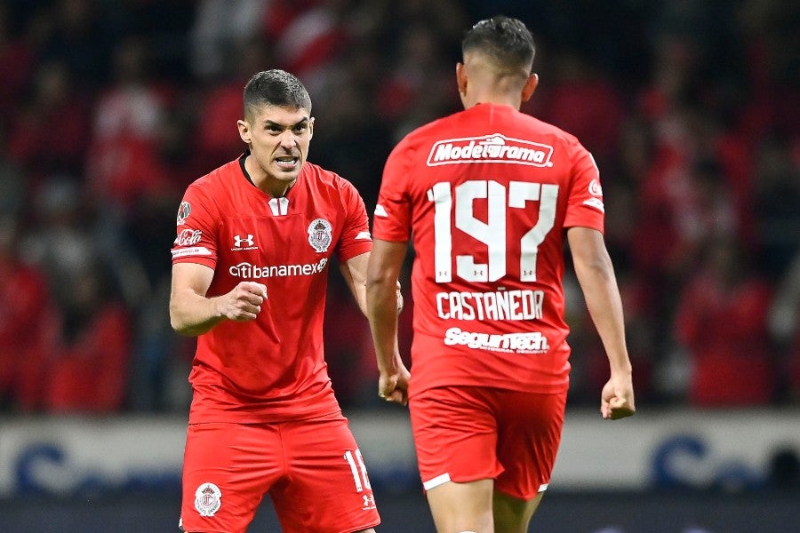 Jugadores de Toluca celebrando un gol