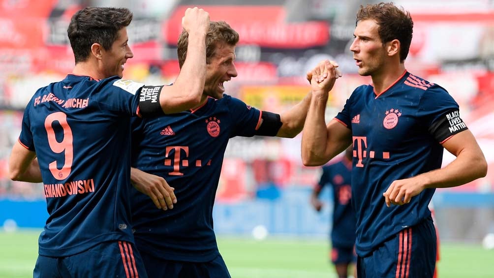 Jugadores del Bayern celebran una anotación  