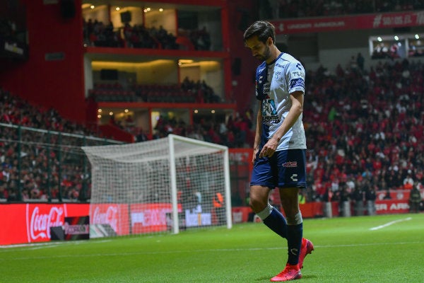 Raúl López en acción con Pachuca en Toluca