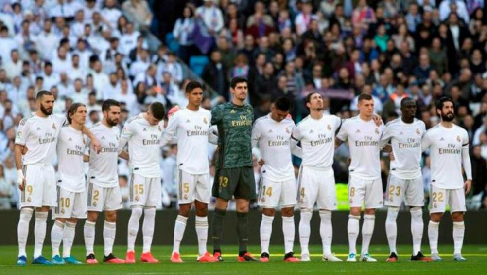 Jugadores del Real Madrid realizan homenaje