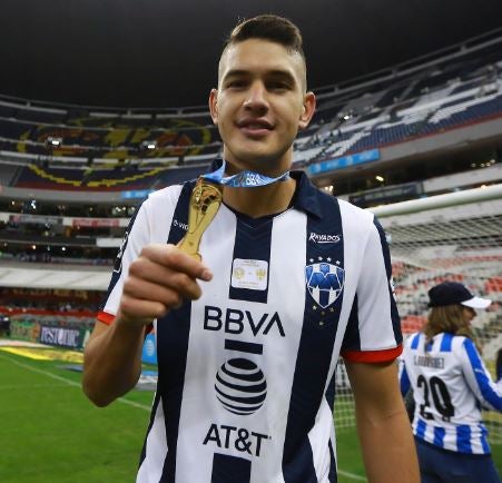 César Montes celebra el campeonato del Monterrey