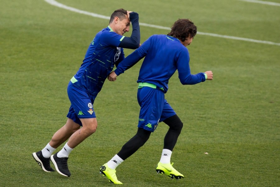 Lainez y Guardado en un entrenamiento con Betis