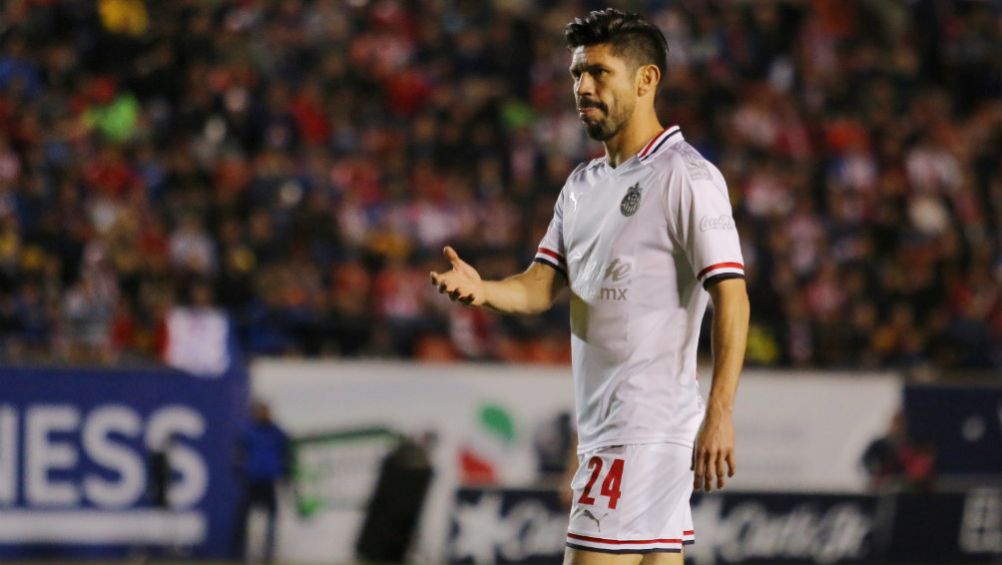 Oribe Peralta exhortó a los futbolistas a quejarse ante la FIFA