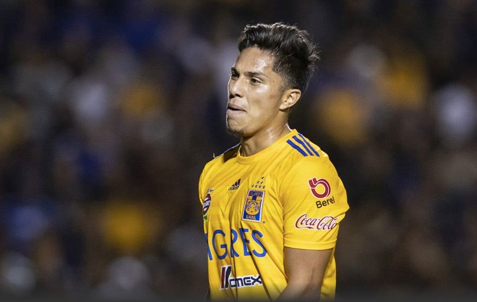 Salcedo en un juego con Tigres 