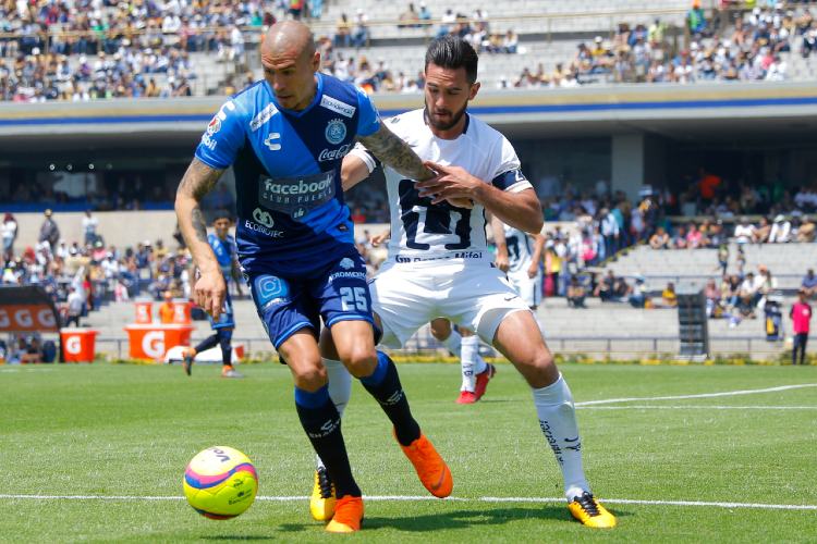 Enríquez en un juego en contra de Pumas 