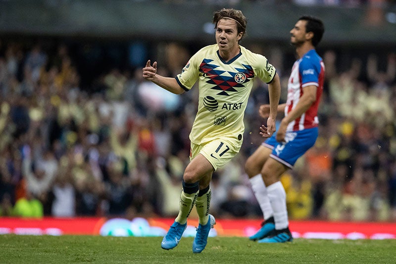 Sebastián Córdova celebra uno de sus goles contra Chivas