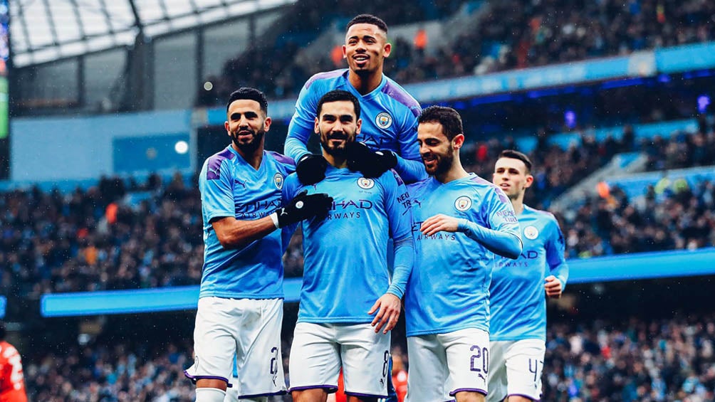 Jugadores del Manchester City festeja un gol en Premier