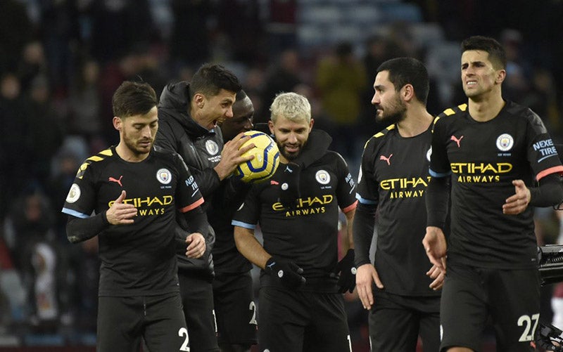 Futbolistas del Manchester City durante un duelo 