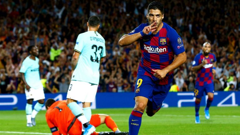 Luis Suárez celebra uno de los goles del partido ante el Inter 