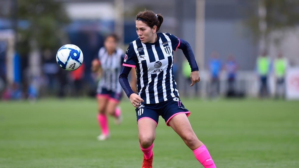 Alicia Cervantes durante un partido con Rayadas