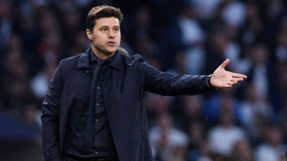 Mauricio Pochettino da indicaciones durante un duelo