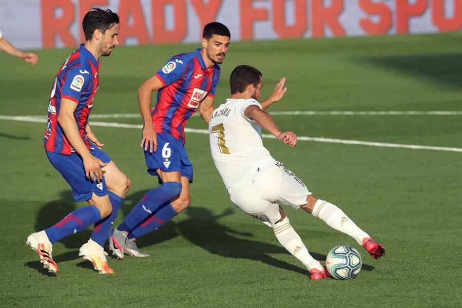 Hazard, durante las acciones contra Eibar