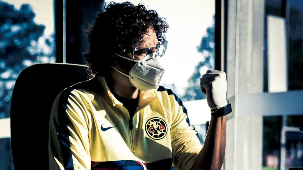 Memo Ochoa durante pruebas en Coapa