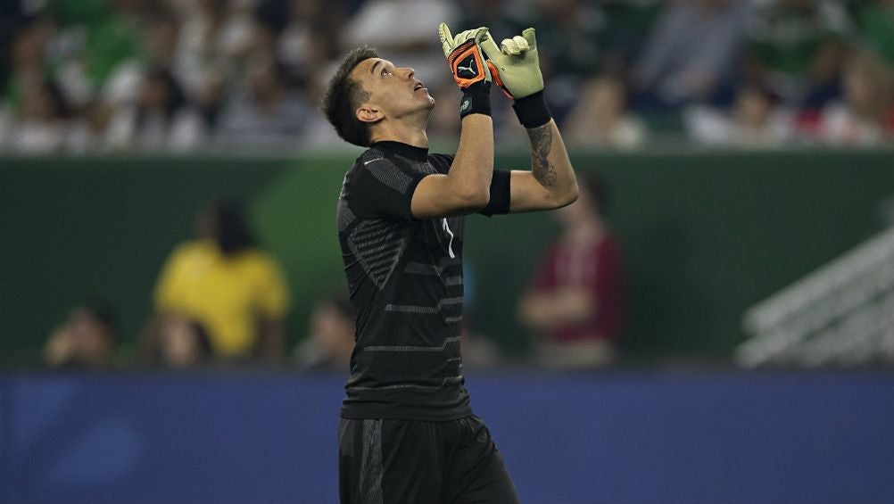 Fernando Muslera será operado tras romperse tibia y peroné