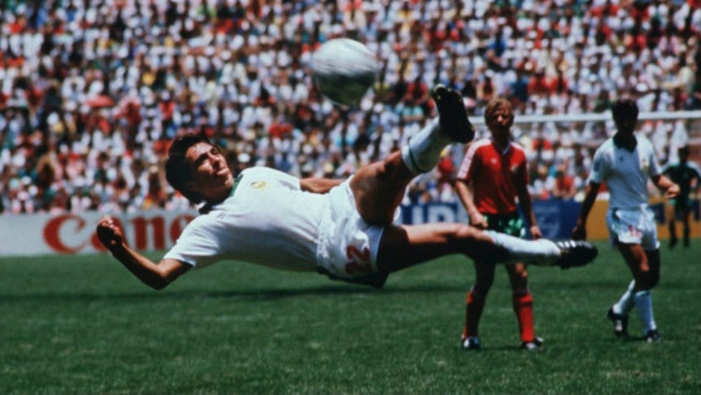 Golazo de Manuel Negrete en Mundial