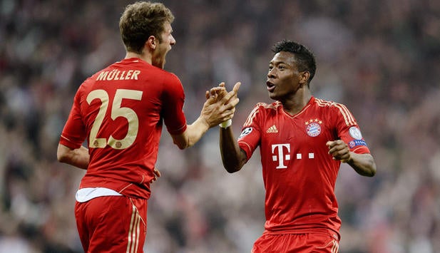 Müller y Alaba en celebración de gol