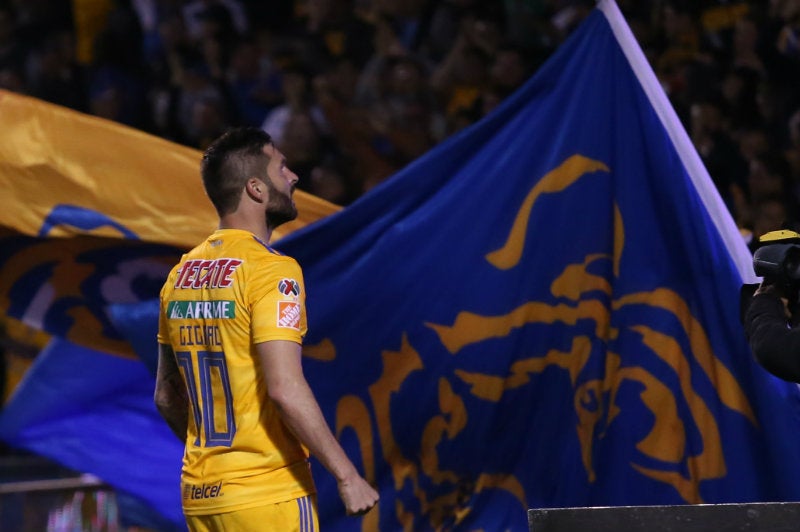 Gignac en celebración de gol