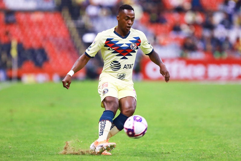 El ecuatoriano en un partido con las Águilas