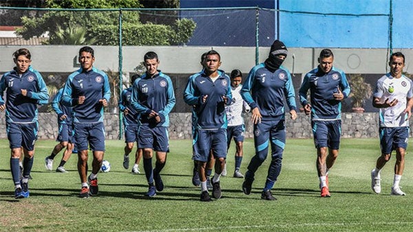 Jugadores de Cruz Azul en un entrenamiento 