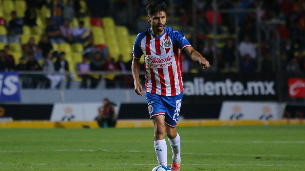 Oribe Peralta jugando en Chivas