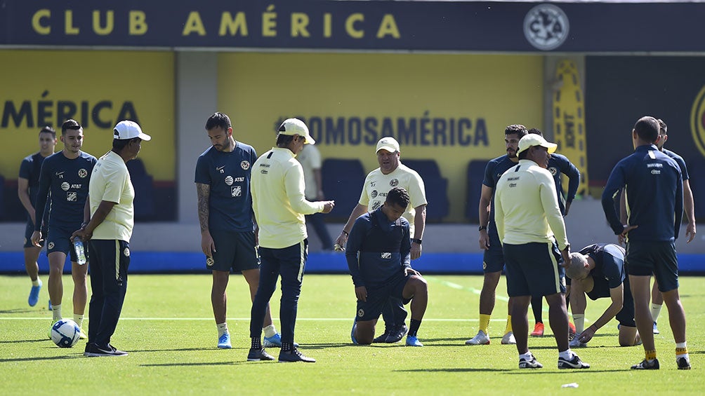 Jugadores de América durante una práctica 