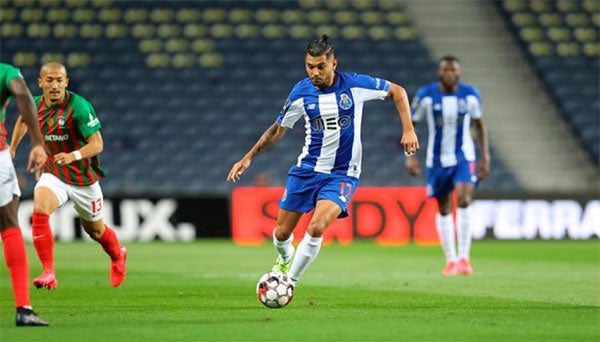 El mexicano en partido con Porto 