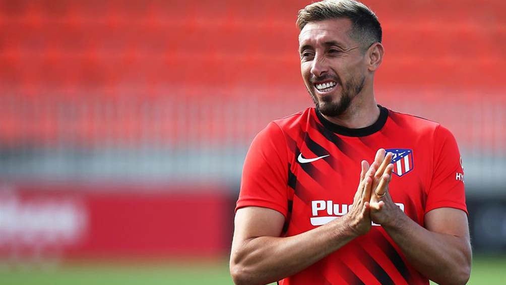 Héctor Herrera aplaude en una práctica