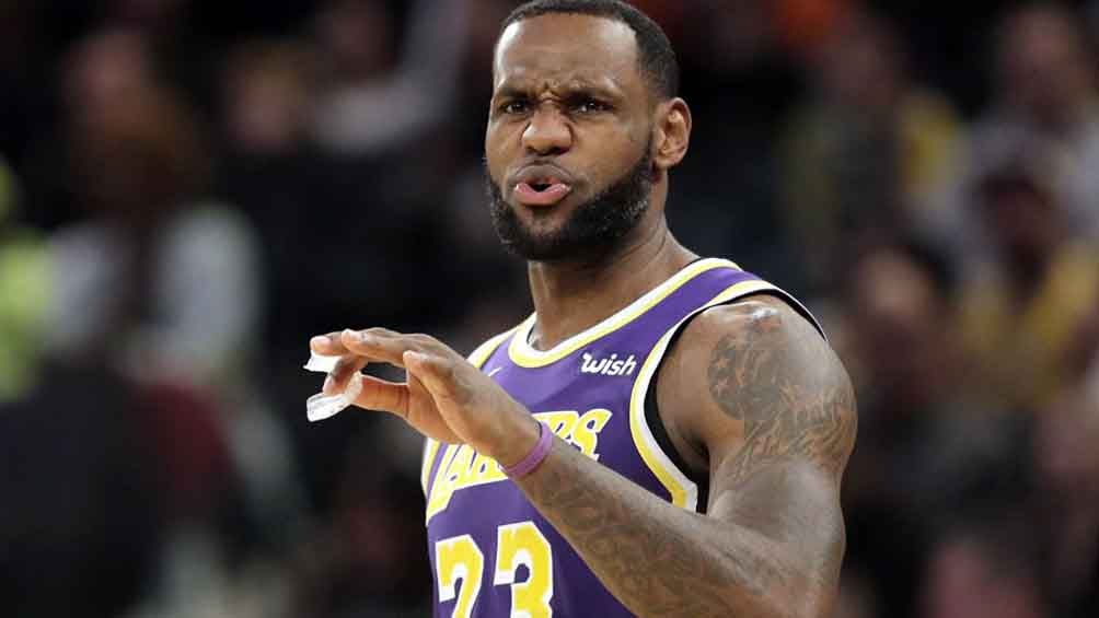 LeBron James, en un juego de los Lakers