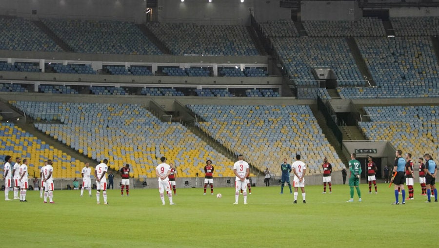 Flamengo y Bangu guardaron un minuto de silencio por los fallecidos por Covid-19 en Brasil