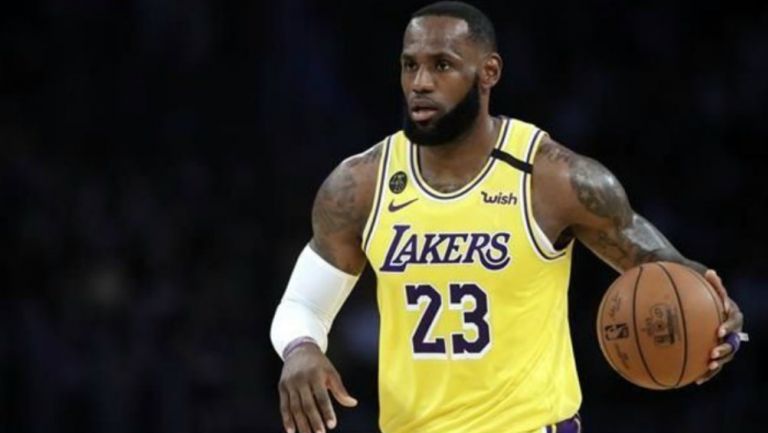 LeBron James en juego de Los Lakers