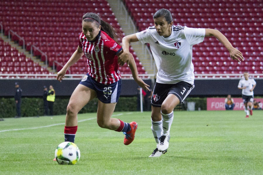 La delantera en juego ante Atlas