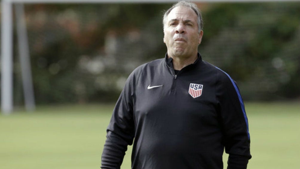 Bruce Arena cuestionó tocar himno de Estados Unidos antes de cada partido