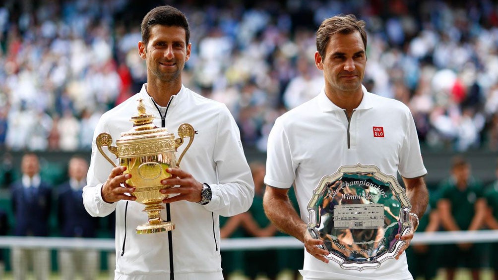 Novak Djokovic y Roger Federer tras una Final 