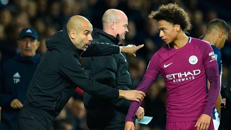 Pep Guardiola da indicaciones a Sané en la Premier 