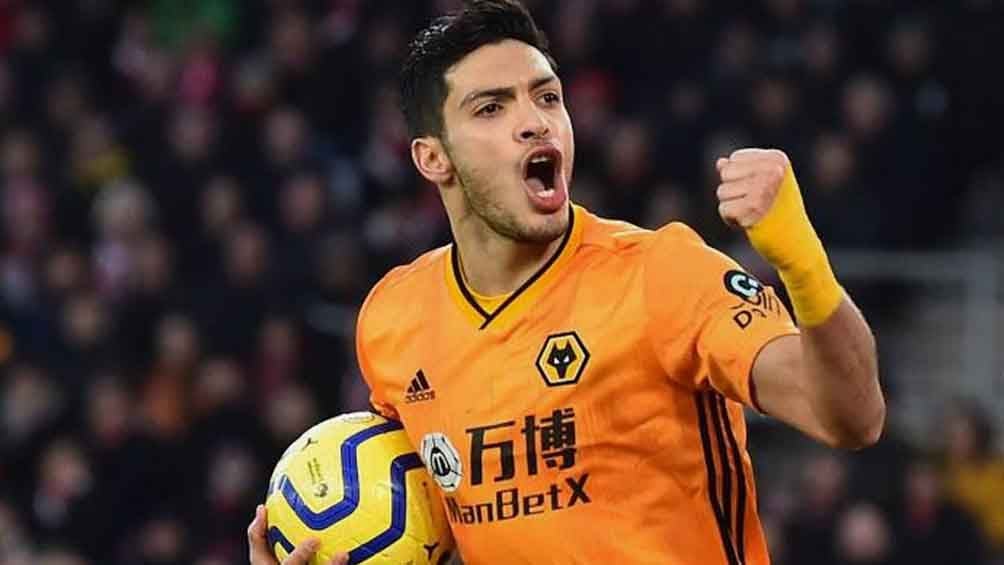 Raúl Jiménez festeja gol con el Wolverhampton 