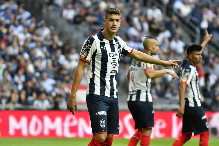 César Montes en partido de Monterrey