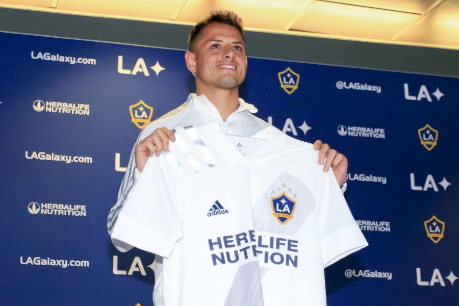 Javier Hernandez en su presentación con LA Galaxy