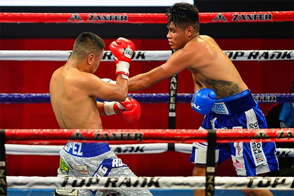 El boxeador mexicano tras su pelea del sábado