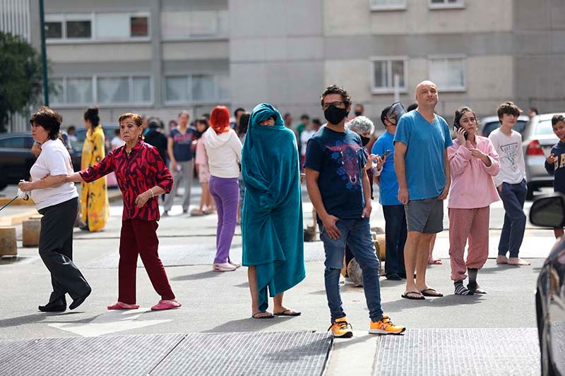 Personas salieron a las calles durante el sismo en la CDMX 