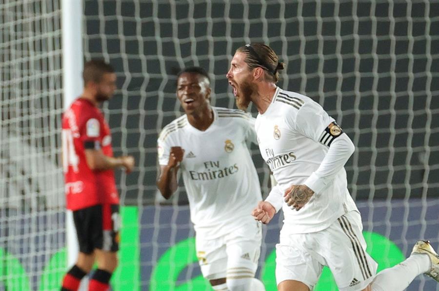 Sergio Ramos celebrando un gol con el Real Madrid