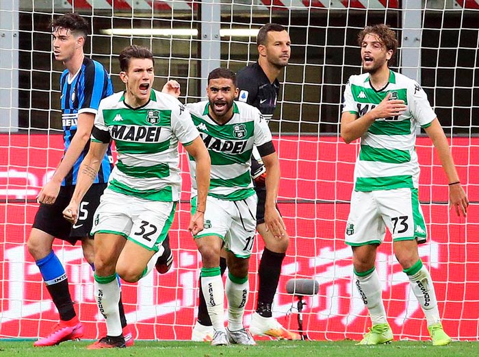 Giangiacomo Magnani celebra su gol