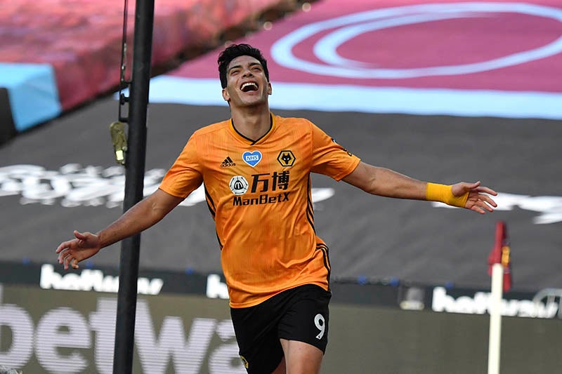 Jiménez festeja un gol con Wolverhampton 