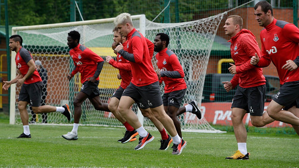 Jugadores del Lokomotiv durante un entrenamiento 