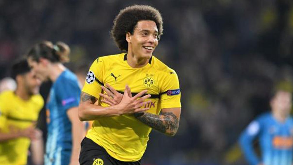 Axel Witsel festeja un tanto con el Borussia Dortmund 